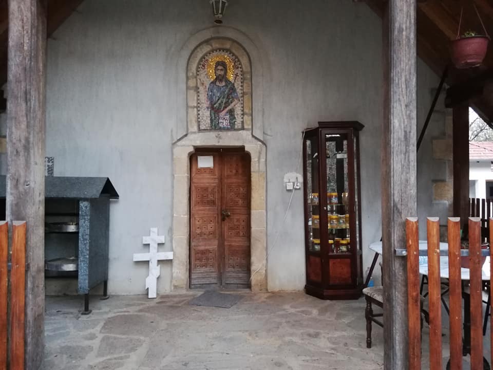 Ulaz u crkvu sa mozaikom Sv. Jovana Preteče
